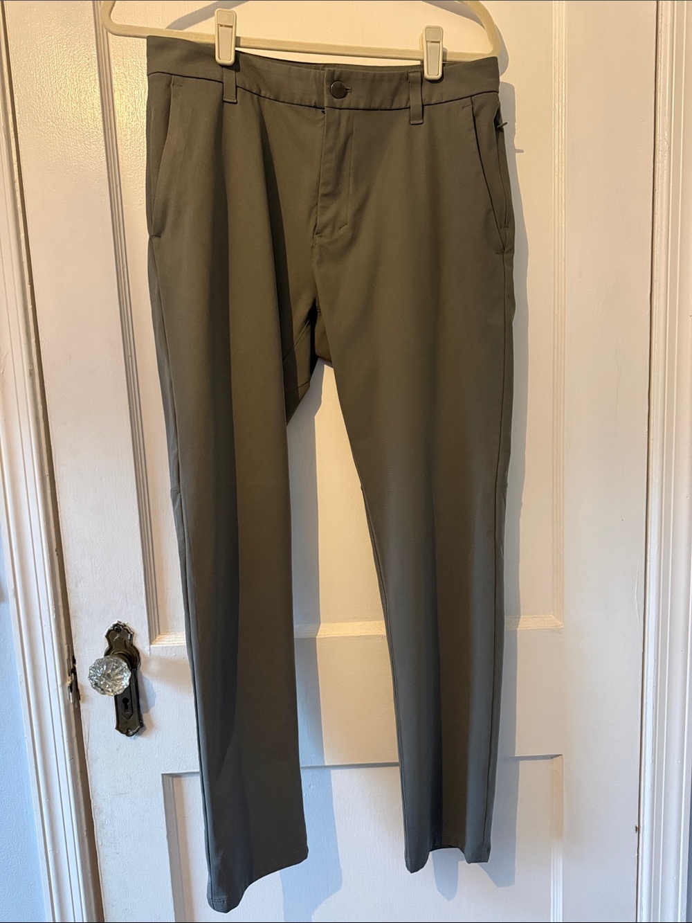 lululemon athletica Men's Commission Pant Classic— Obsidian
